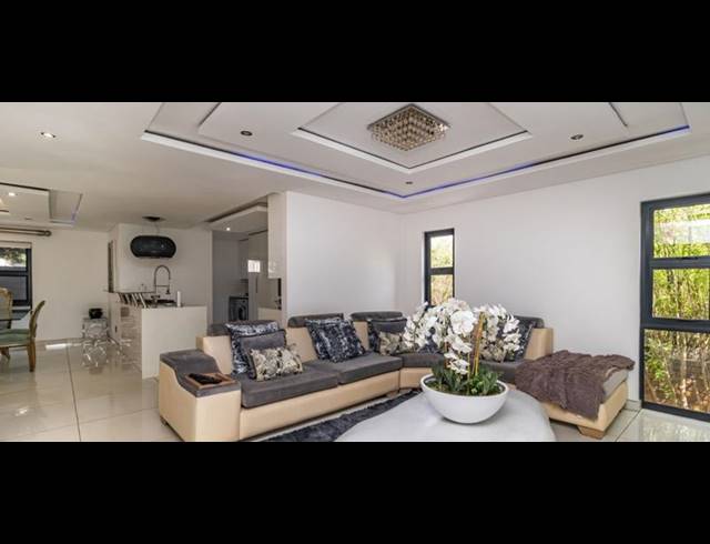 4 BEDROOM HOUSE FOR SALE IN GLEN ERASMIA